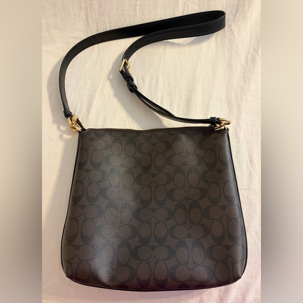 Coach Classic Signature “C” Brown and Black Purse🤎🖤 - Picture 2 of 12